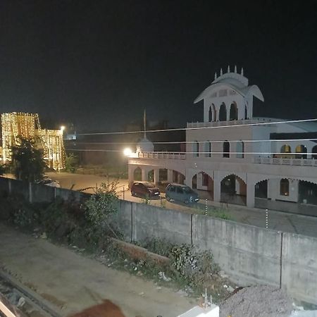 Hotel Jaipur In, Jatipura Parikrama Marg Near Mukharvind Temple Govardhan Εξωτερικό φωτογραφία