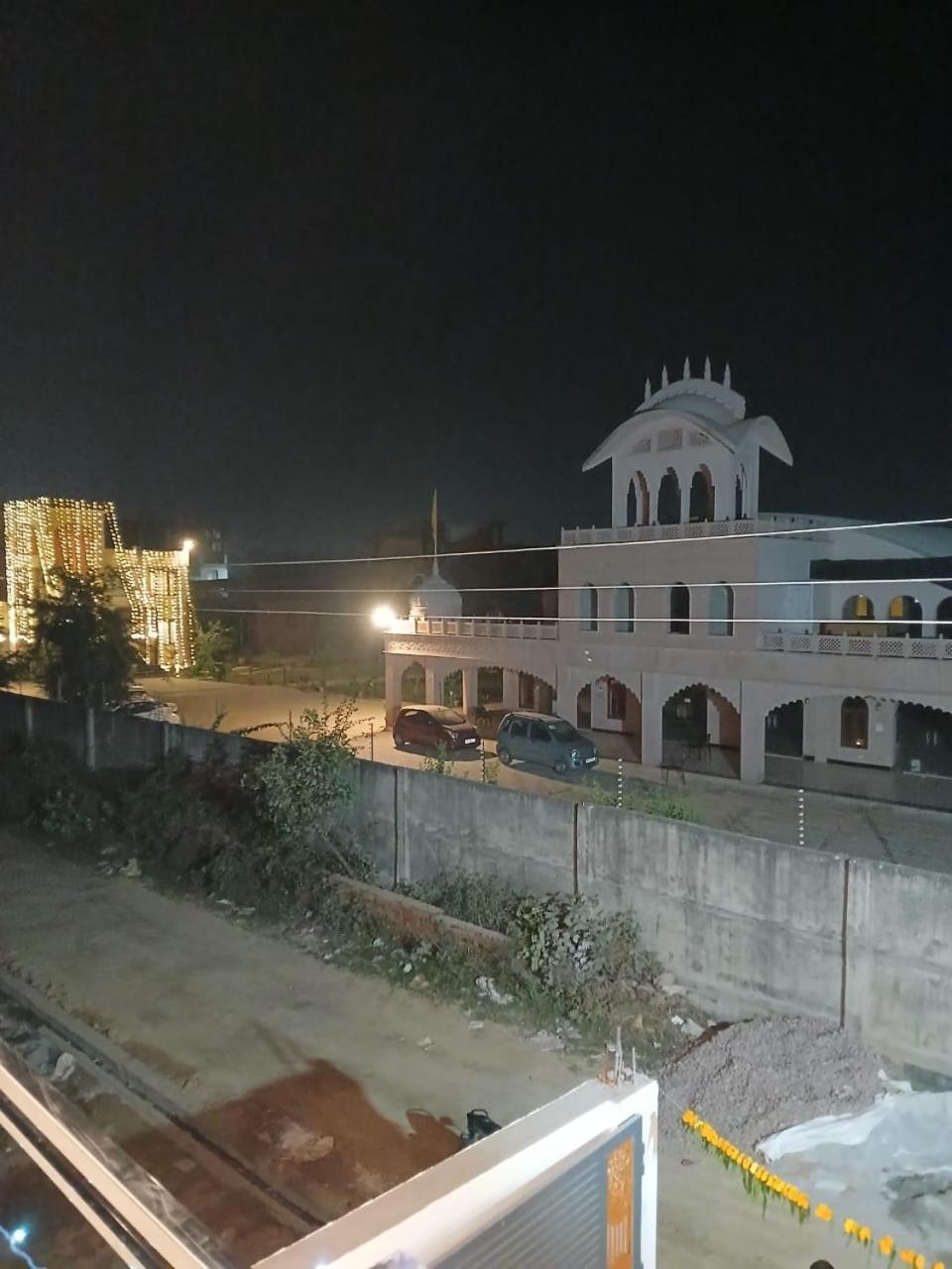 Hotel Jaipur In, Jatipura Parikrama Marg Near Mukharvind Temple Govardhan Εξωτερικό φωτογραφία