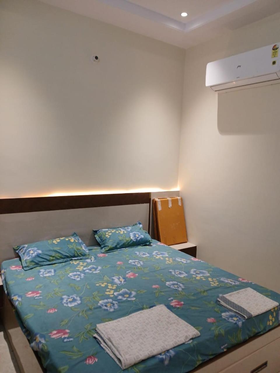 Hotel Jaipur In, Jatipura Parikrama Marg Near Mukharvind Temple Govardhan Εξωτερικό φωτογραφία