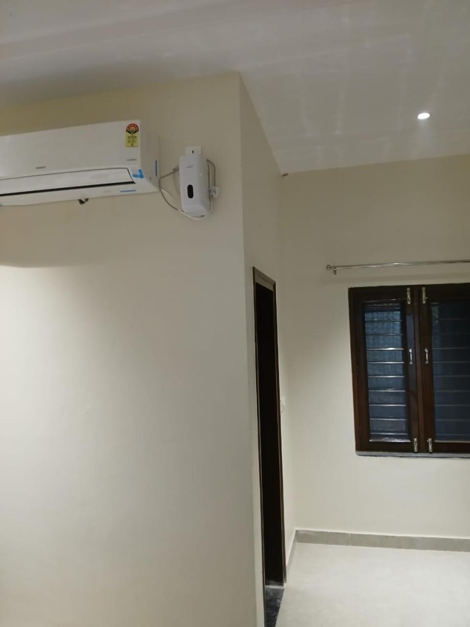 Hotel Jaipur In, Jatipura Parikrama Marg Near Mukharvind Temple Govardhan Εξωτερικό φωτογραφία